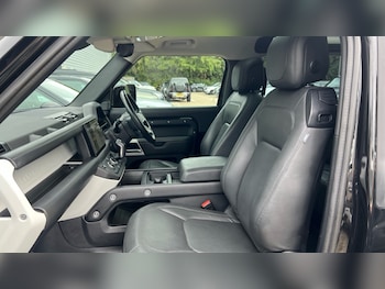 Used Land Rover Defender 2024 for sale - 76086752: Photo