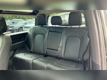 Used Land Rover Defender 2024 for sale - 76086752: Photo