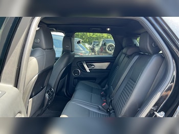 Used Land Rover Discovery Sport 2023 for sale - 75465620: Photo