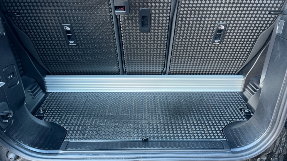 Used Land Rover Defender 2025 for sale - 76704288: Photo 10