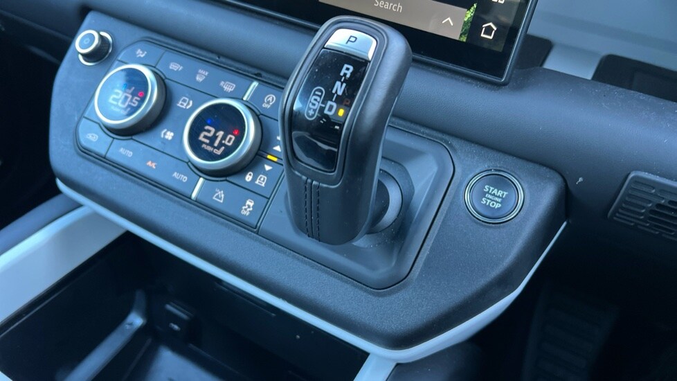 Used Land Rover Defender 2025 for sale - 76704288: Photo 13