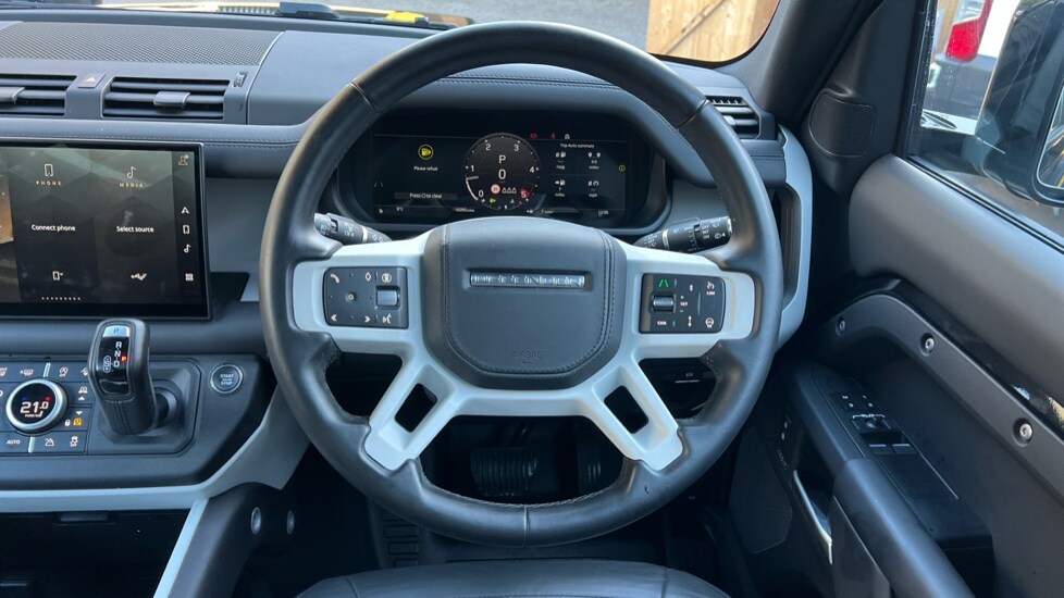 Used Land Rover Defender 2025 for sale - 76704288: Photo 15