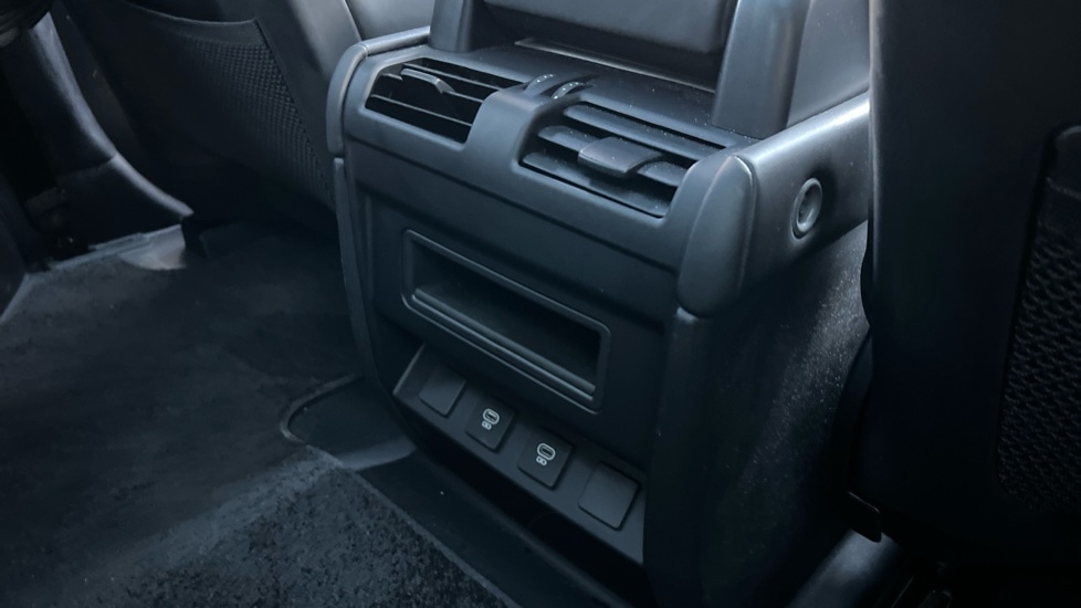 Used Land Rover Defender 2025 for sale - 76704288: Photo 18