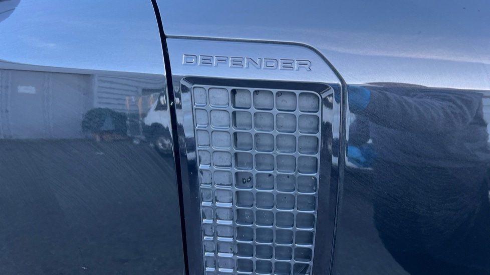 Used Land Rover Defender 2025 for sale - 76704288: Photo 22