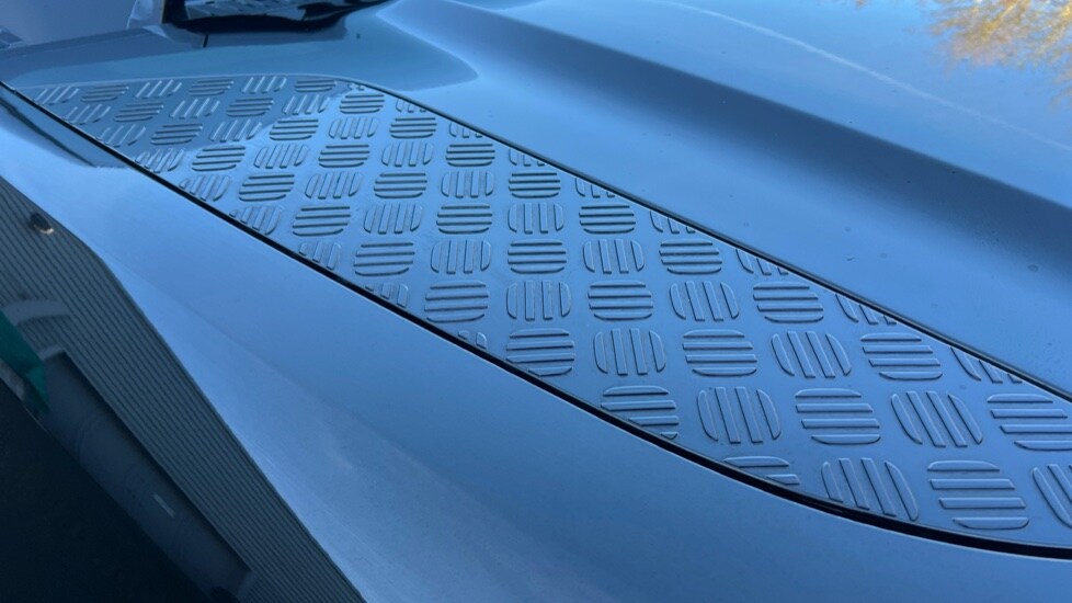 Used Land Rover Defender 2025 for sale - 76704288: Photo 23