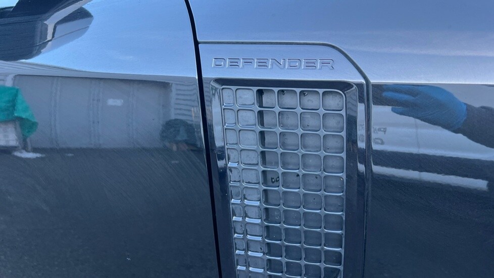 Used Land Rover Defender 2025 for sale - 76704288: Photo 24
