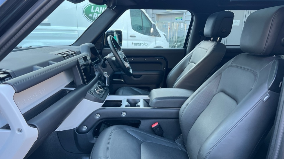 Used Land Rover Defender 2025 for sale - 76704288: Photo 3