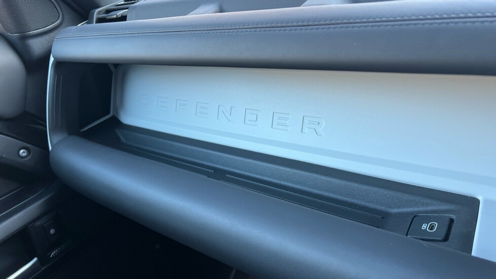Used Land Rover Defender 2025 for sale - 76704288: Photo 35