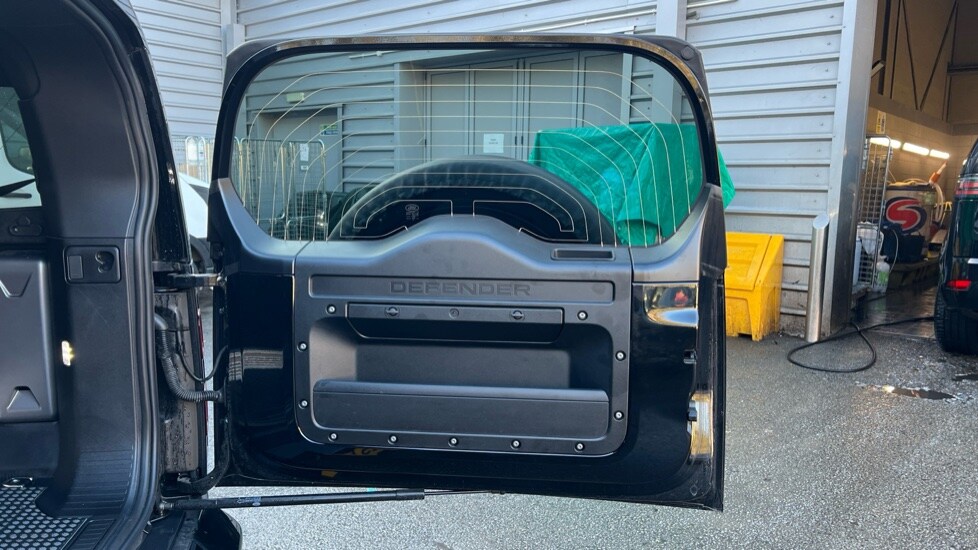 Used Land Rover Defender 2025 for sale - 76704288: Photo 36