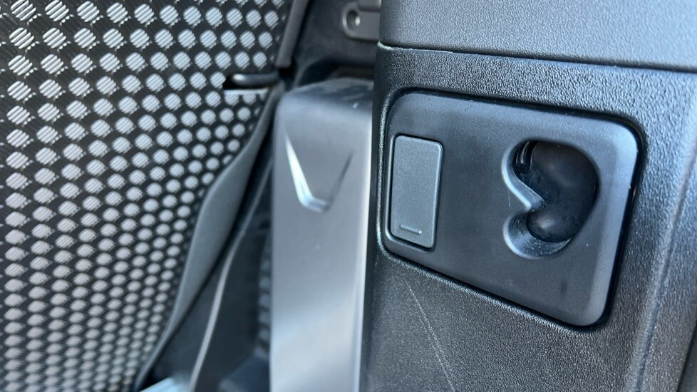 Used Land Rover Defender 2025 for sale - 76704288: Photo 37