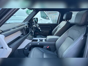 Used Land Rover Defender 2025 for sale - 76704288: Photo