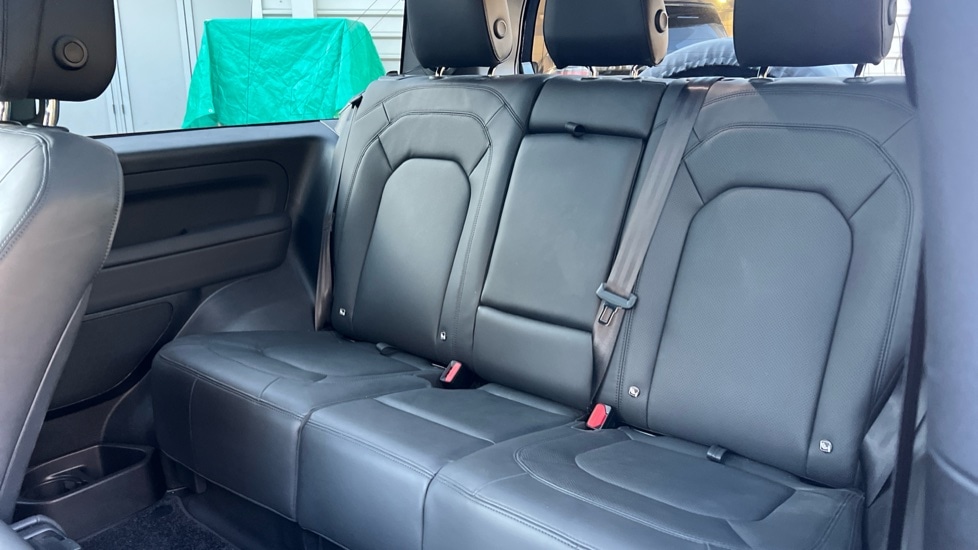 Used Land Rover Defender 2025 for sale - 76704288: Photo 4