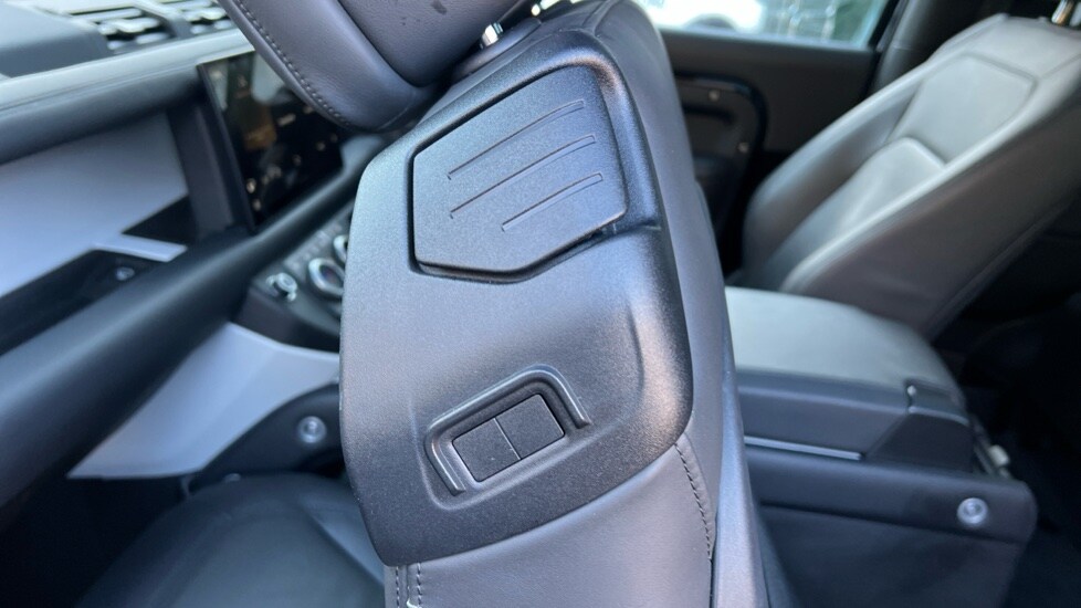 Used Land Rover Defender 2025 for sale - 76704288: Photo 41