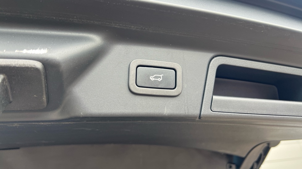 Used Land Rover Range Rover Velar 2022 for sale - 76447283: Photo 36