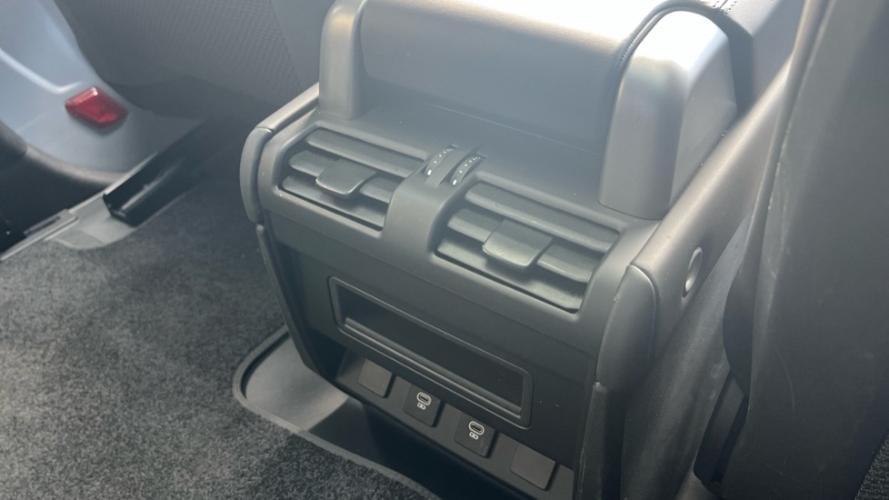 Used Land Rover Defender 2024 for sale - 76966806: Photo 18