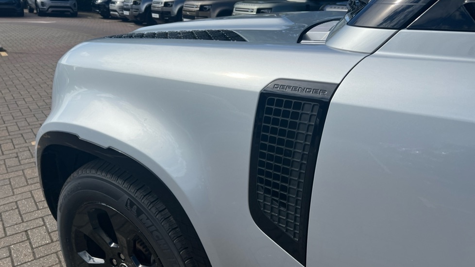 Used Land Rover Defender 2024 for sale - 76966806: Photo 20