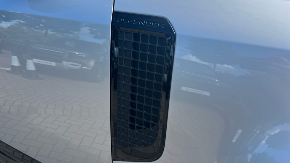 Used Land Rover Defender 2024 for sale - 76966806: Photo 22
