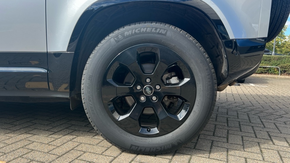 Used Land Rover Defender 2024 for sale - 76966806: Photo 33