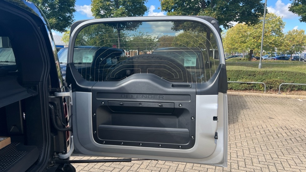 Used Land Rover Defender 2024 for sale - 76966806: Photo 36