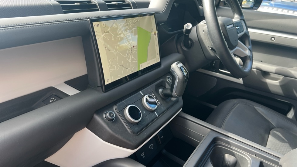 Used Land Rover Defender 2024 for sale - 76966806: Photo 41