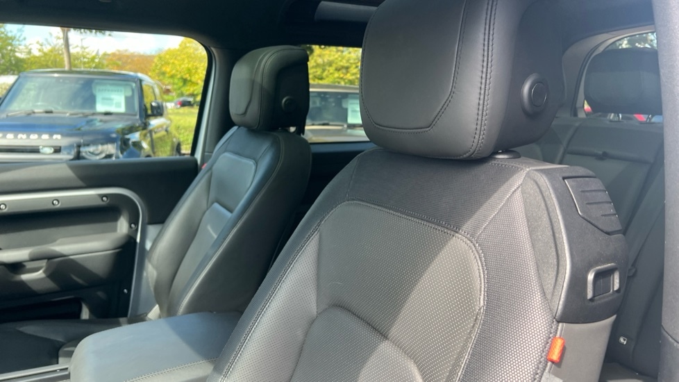 Used Land Rover Defender 2024 for sale - 76966806: Photo 42