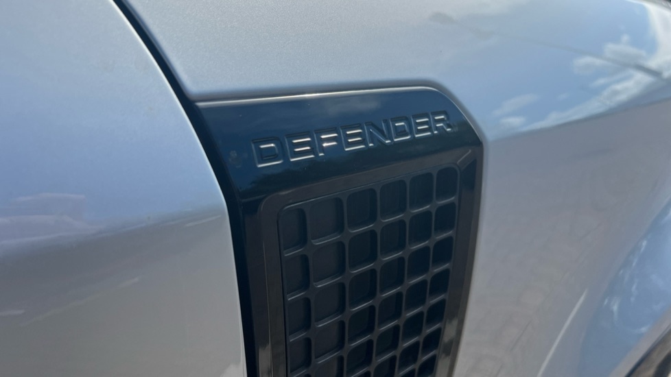 Used Land Rover Defender 2024 for sale - 76966806: Photo 45