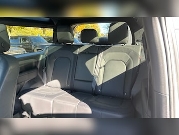 Used Land Rover Defender 2024 for sale - 76966806: Photo