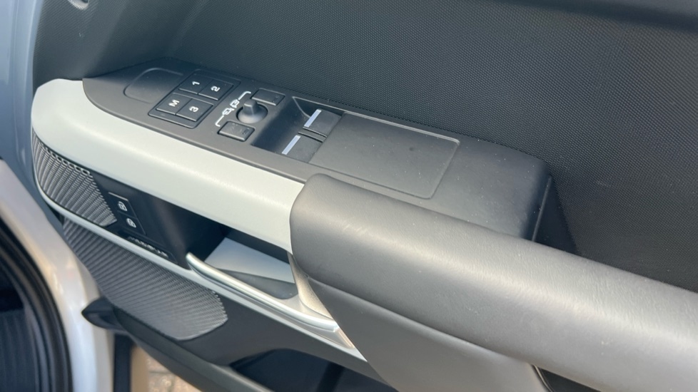 Used Land Rover Defender 2024 for sale - 76966806: Photo 50