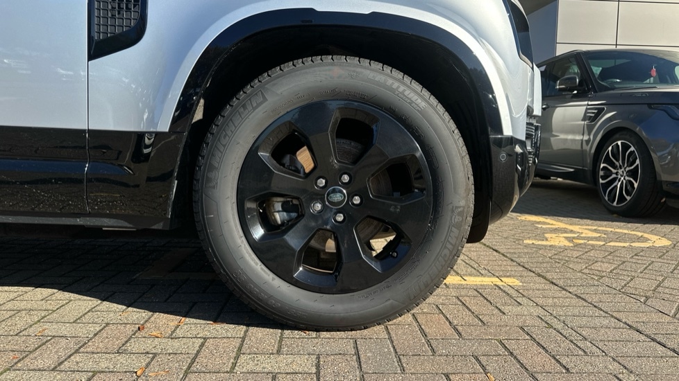 Used Land Rover Defender 2024 for sale - 76966806: Photo 8