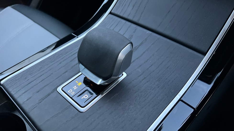 Used Land Rover Range Rover Velar 2025 for sale - 76749902: Photo 13