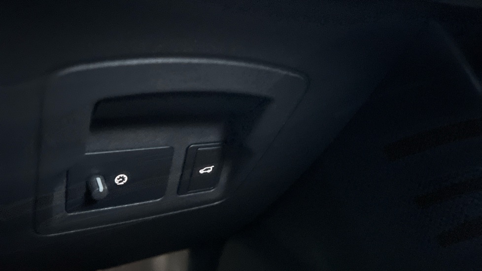 Used Land Rover Range Rover Velar 2025 for sale - 76749902: Photo 44