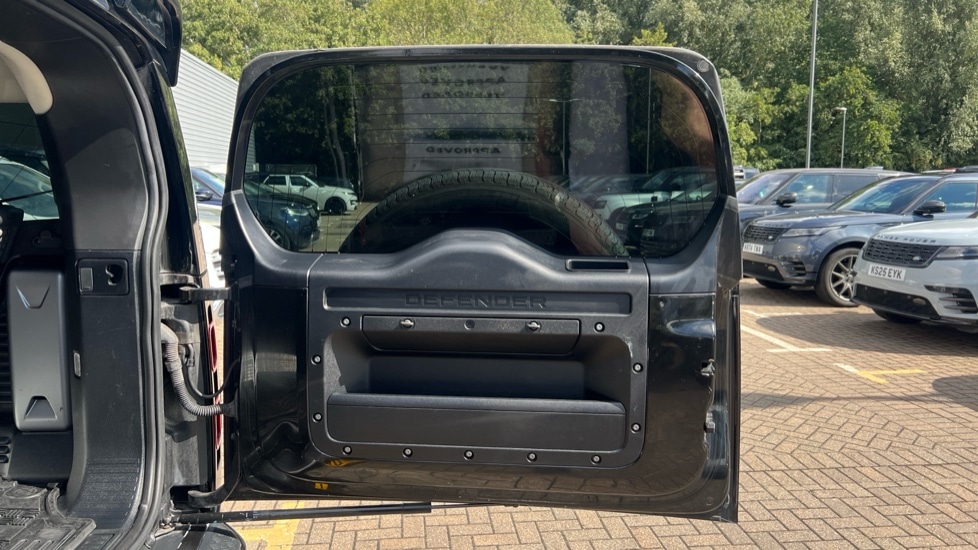 Used Land Rover Defender 2022 for sale - 77025412: Photo 21