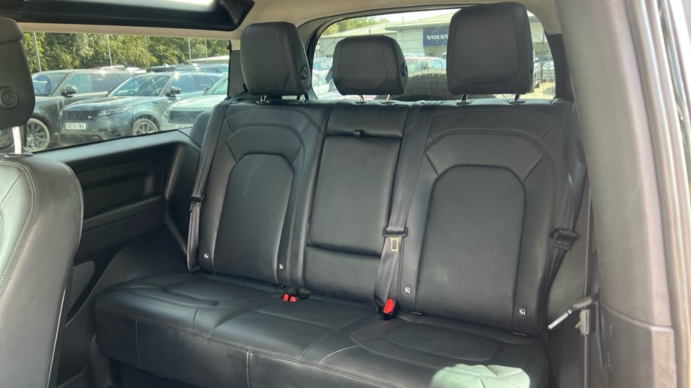 Used Land Rover Defender 2022 for sale - 77025412: Photo 4