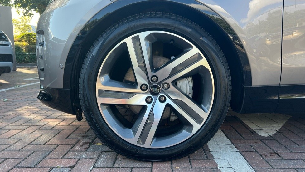 Used Land Rover Discovery 2024 for sale - 76540038: Photo 32