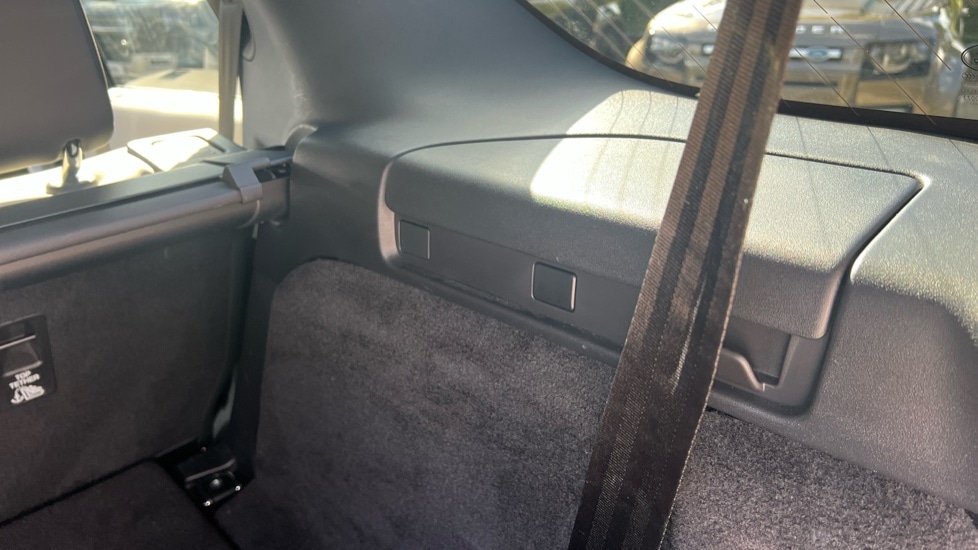 Used Land Rover Discovery 2024 for sale - 76540038: Photo 37