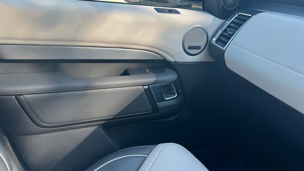 Used Land Rover Discovery 2024 for sale - 76540038: Photo 45