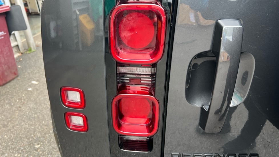 Used Land Rover Defender 2023 for sale - 76977938: Photo 19