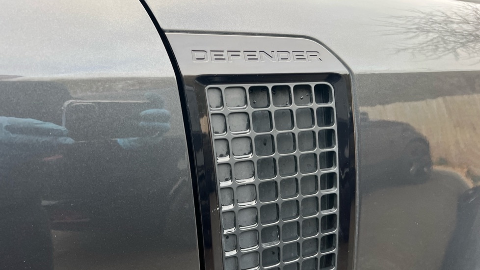 Used Land Rover Defender 2023 for sale - 76977938: Photo 24