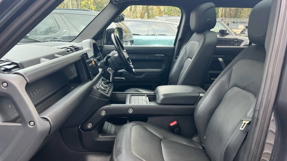 Used Land Rover Defender 2023 for sale - 76977938: Photo 3