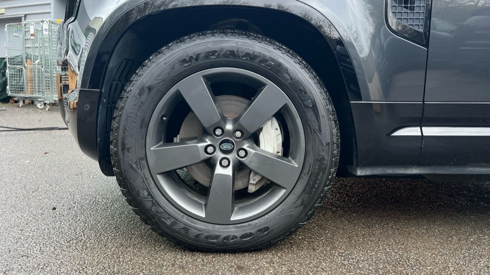 Used Land Rover Defender 2023 for sale - 76977938: Photo 32