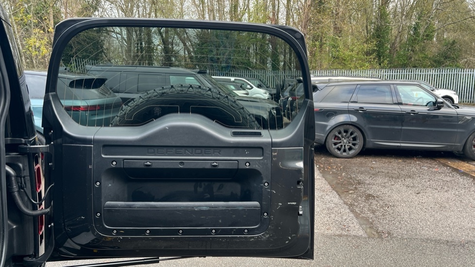 Used Land Rover Defender 2023 for sale - 76977938: Photo 36
