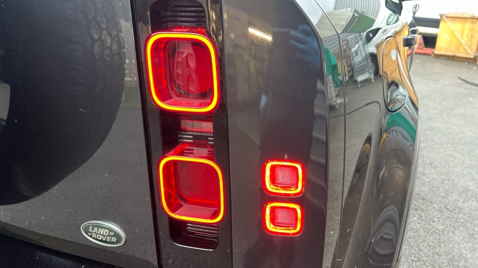 Used Land Rover Defender 2023 for sale - 76977938: Photo 38