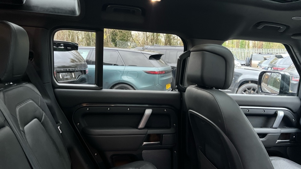 Used Land Rover Defender 2023 for sale - 76977938: Photo 43