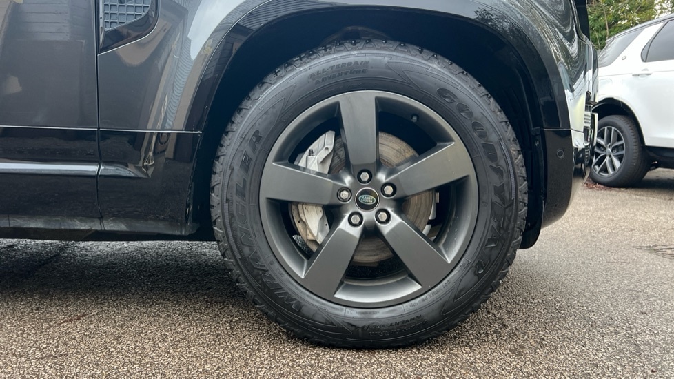 Used Land Rover Defender 2023 for sale - 76977938: Photo 8