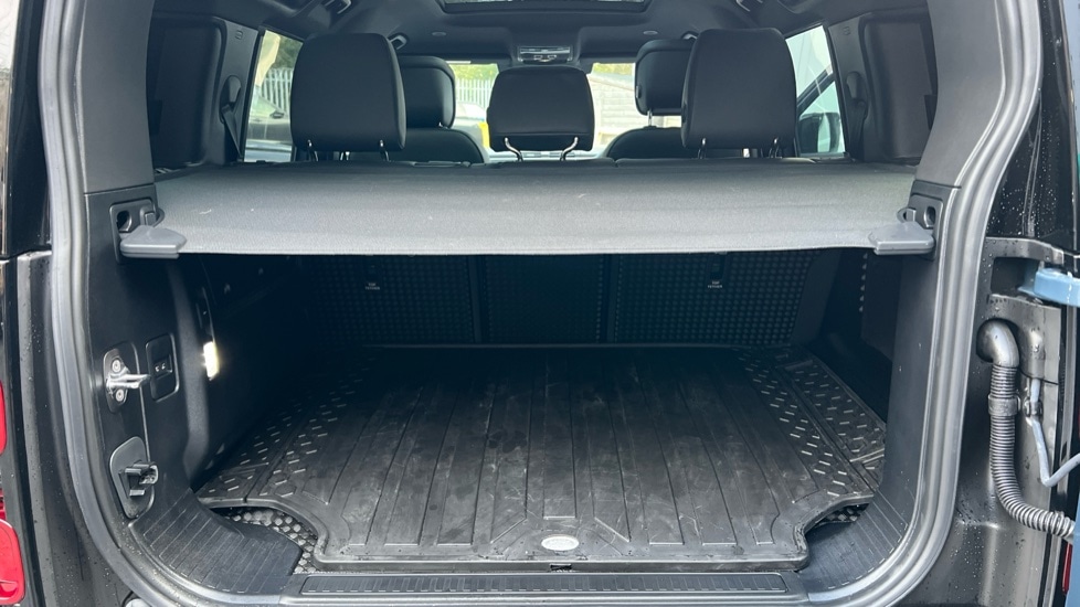 Used Land Rover Defender 2025 for sale - 76704344: Photo 10