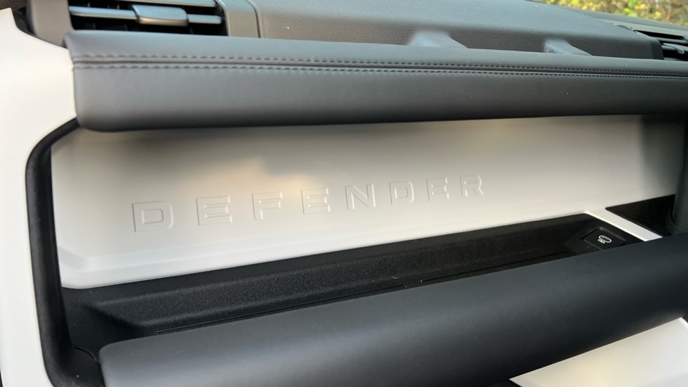 Used Land Rover Defender 2025 for sale - 76704344: Photo 40