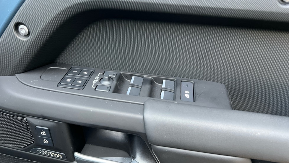 Used Land Rover Defender 2025 for sale - 76704344: Photo 42