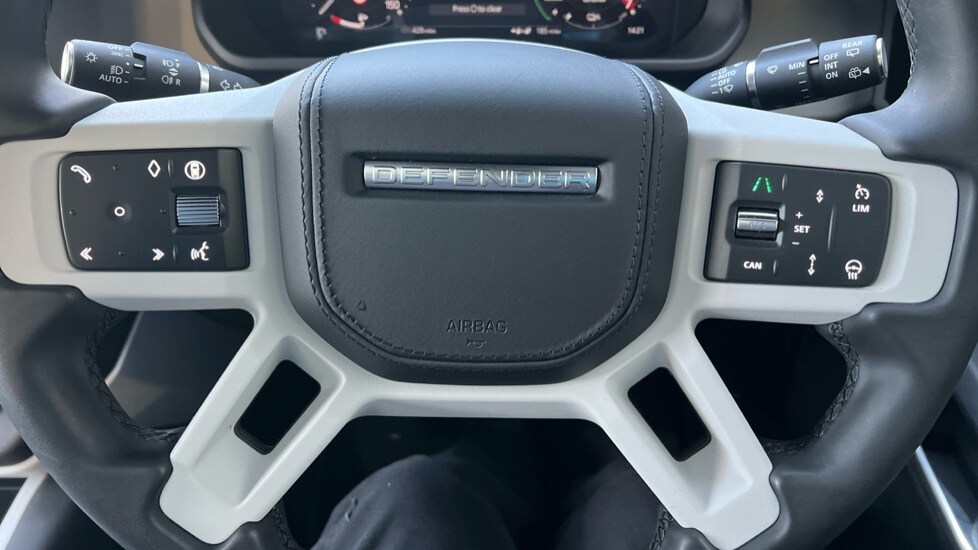 Used Land Rover Defender 2025 for sale - 76704344: Photo 45