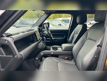 Used Land Rover Defender 2022 for sale - 76400792: Photo