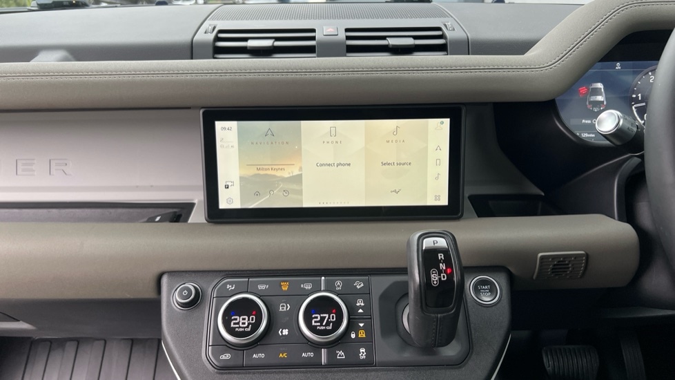 Used Land Rover Defender 2021 for sale - 76871112: Photo 12